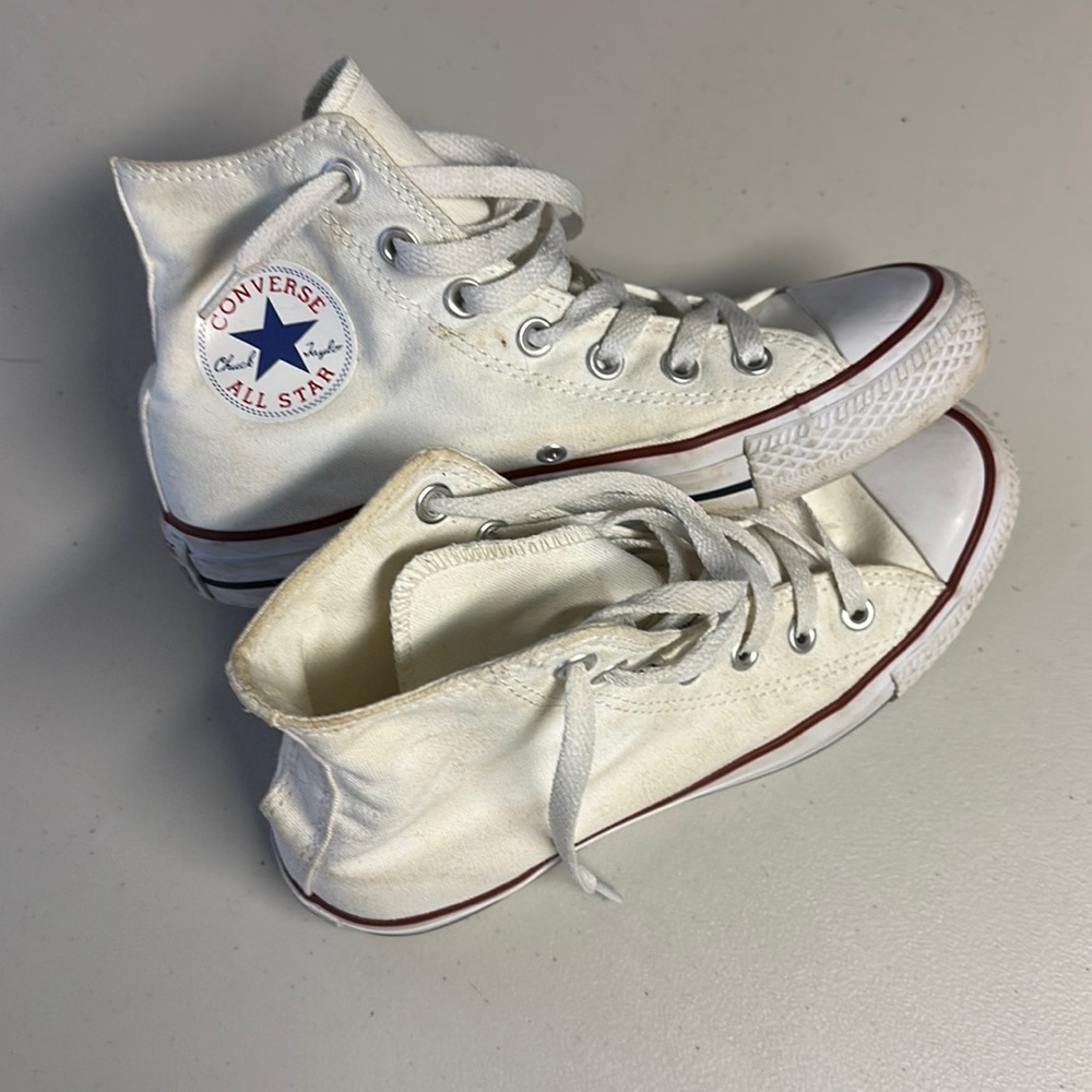 Converse All Star Chuck Taylor shoes white. Unisex.